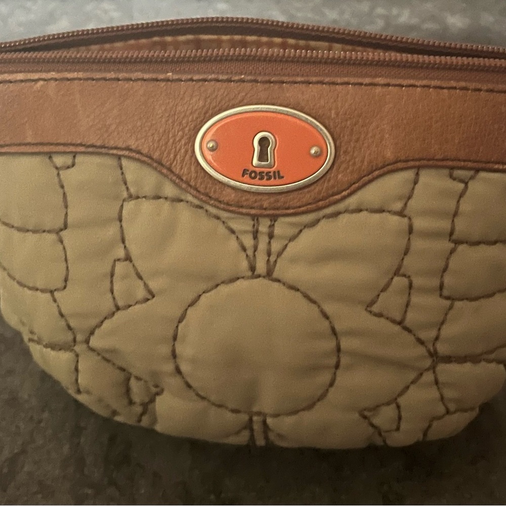 Fossil Key-Per Ladies Quilted Travel Cosmetic Makeup Bag Beige w/Leather…
